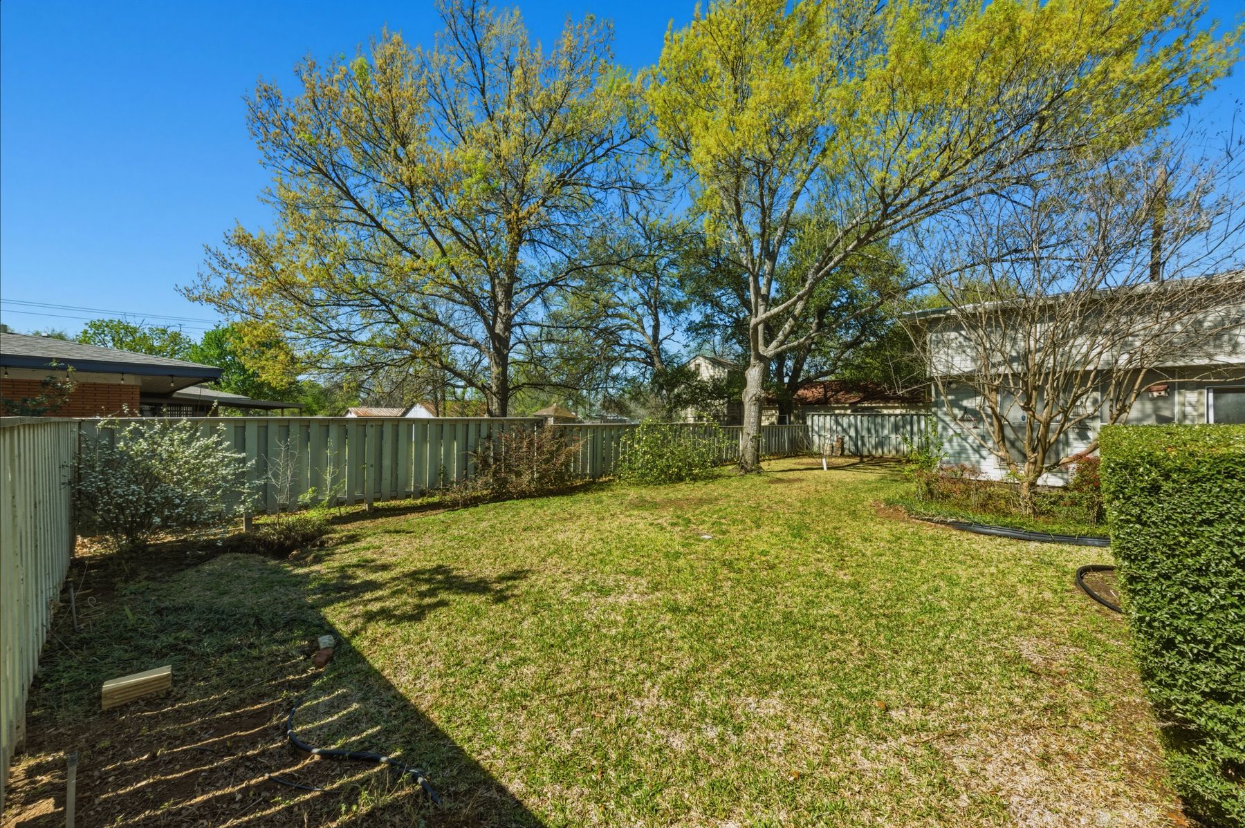 100 West 11th Street Elgin, TX 78621 - Photo 27 of 32 a backyard of a house with lots of green space