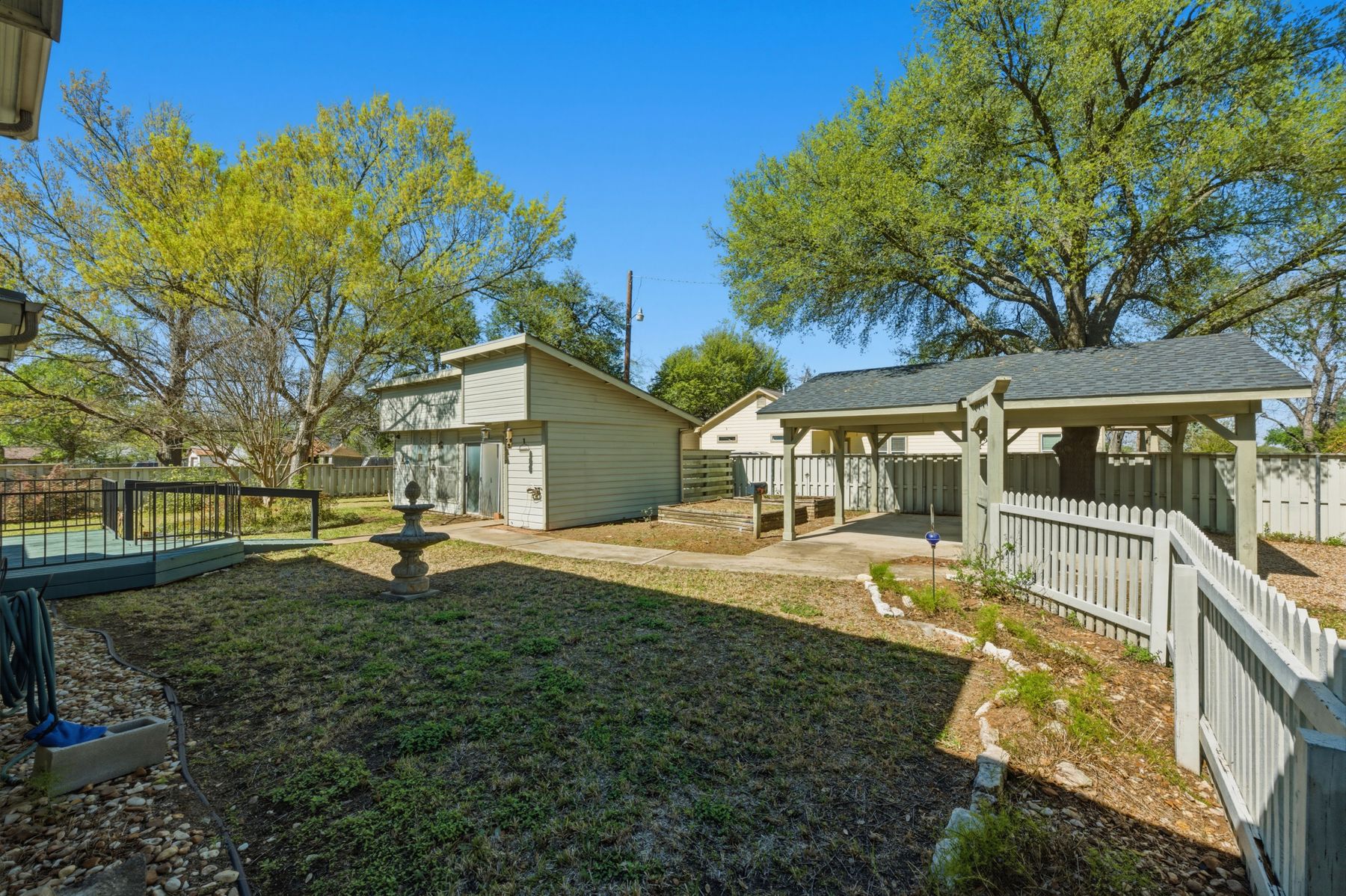 100 West 11th Street Elgin, TX 78621 - Photo 28 of 32 a view of a house with backyard and sitting area