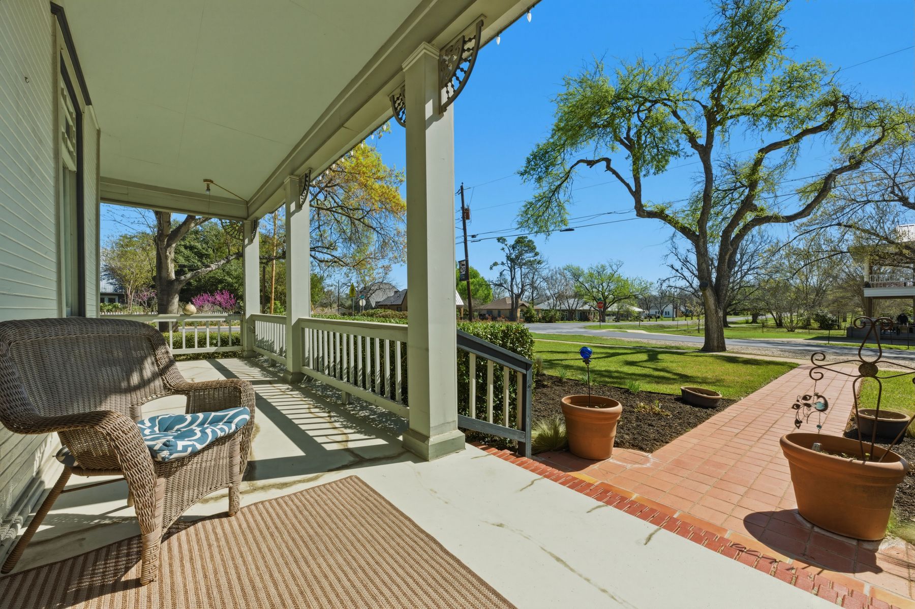 100 West 11th Street Elgin, TX 78621 - Photo 5 of 32 a outdoor view with a sitting space