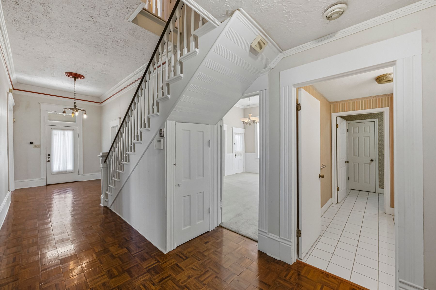 100 West 11th Street Elgin, TX 78621 - Photo 8 of 32 a view of entryway with wooden floor