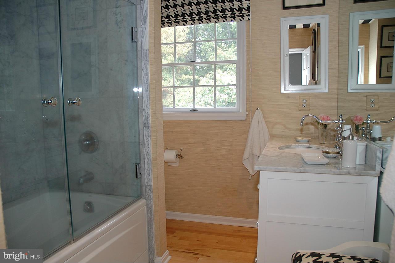 711 Springvale Road Great Falls, VA 22066 - Photo 19 of 30 Bath