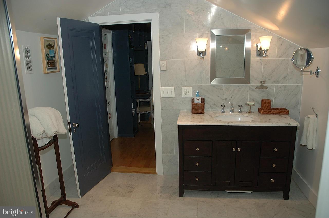 711 Springvale Road Great Falls, VA 22066 - Photo 21 of 30 Bath