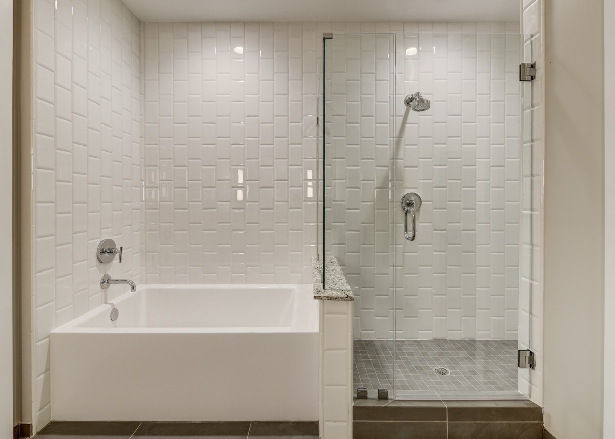 20 Rutledge Street, Unit 601 Nashville, TN 37210 - Photo 6 of 30 a bathroom with a bathtub