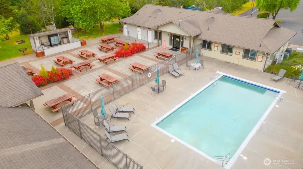 150 Happy Trails Road, Unit 119 Castle Rock, WA 98611 - Photo 18 of 20 a view of a patio with a table and chairs