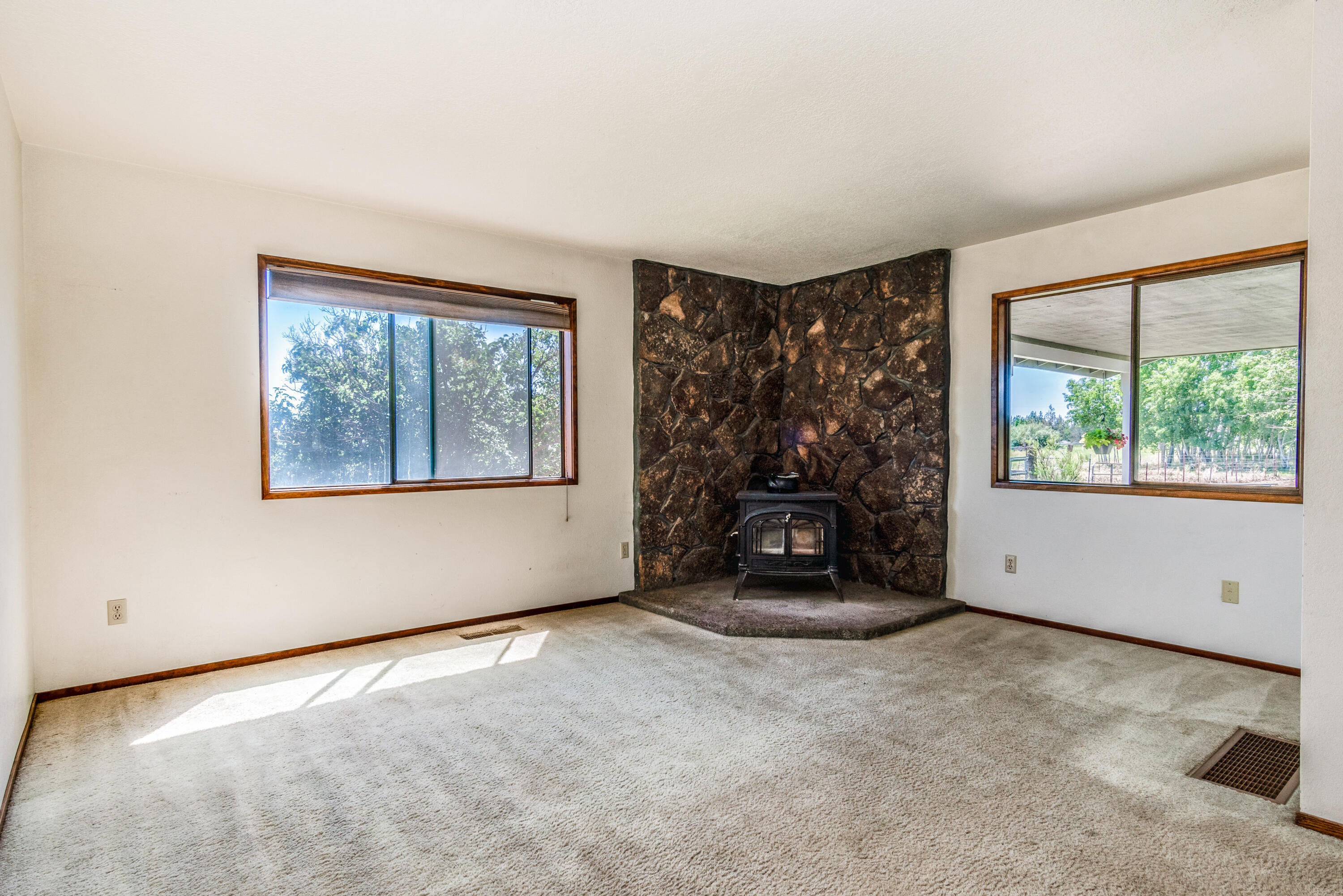 65070 Gerking Market Road Bend, OR 97703 - Photo 17 of 45 65070 Gerking Market Rd, Bend-31