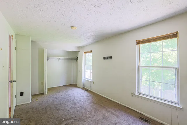 a view of empty room with window