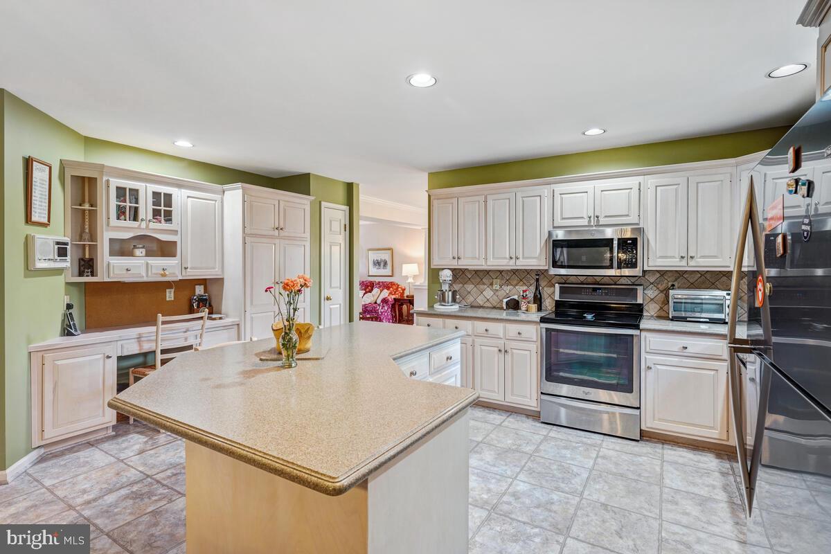 618 Aberdeen Road Kennett Square, PA 19348 - Photo 11 of 36 Attractive Cabinetry and Stainless Appliances
