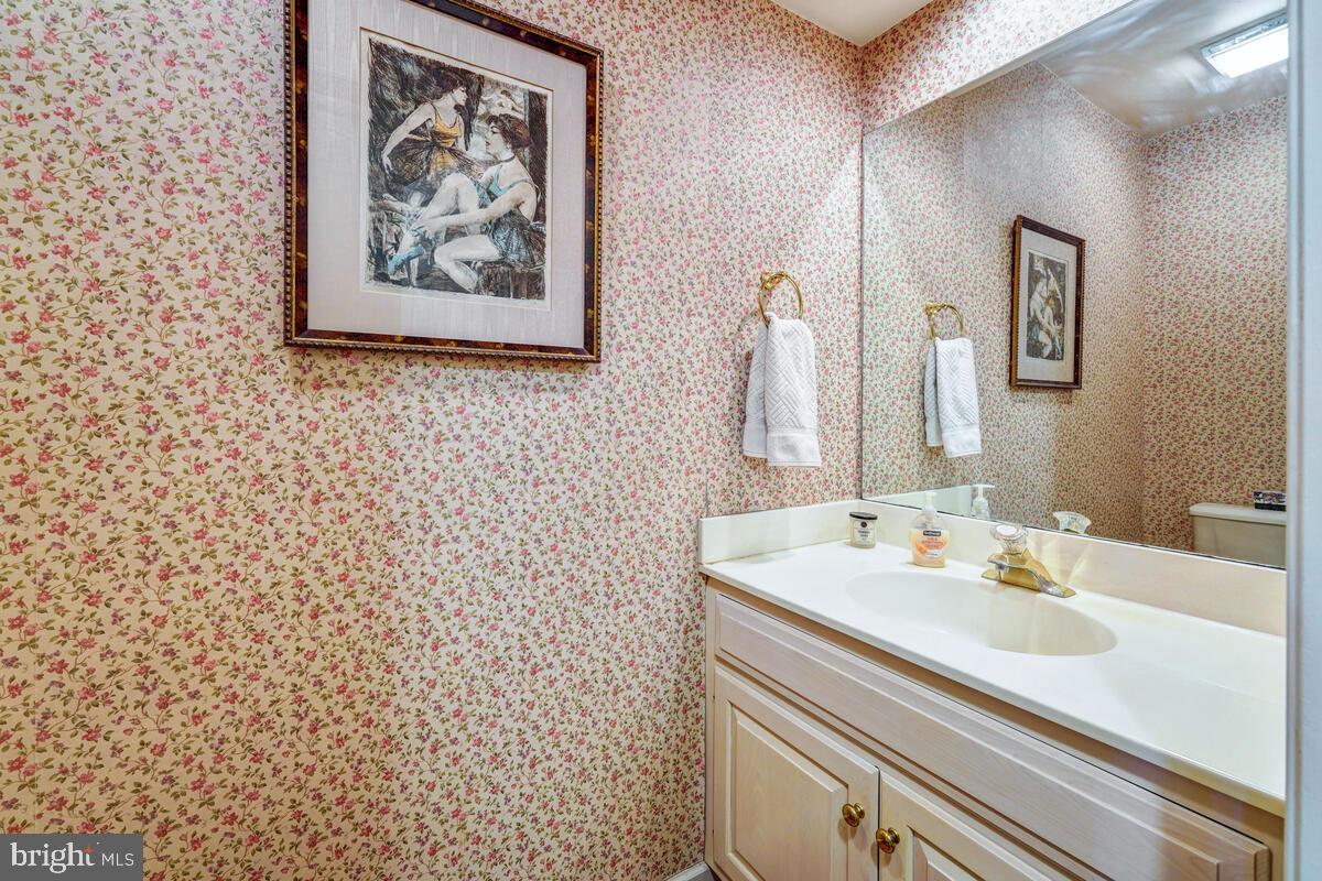 618 Aberdeen Road Kennett Square, PA 19348 - Photo 18 of 36 Powder Room