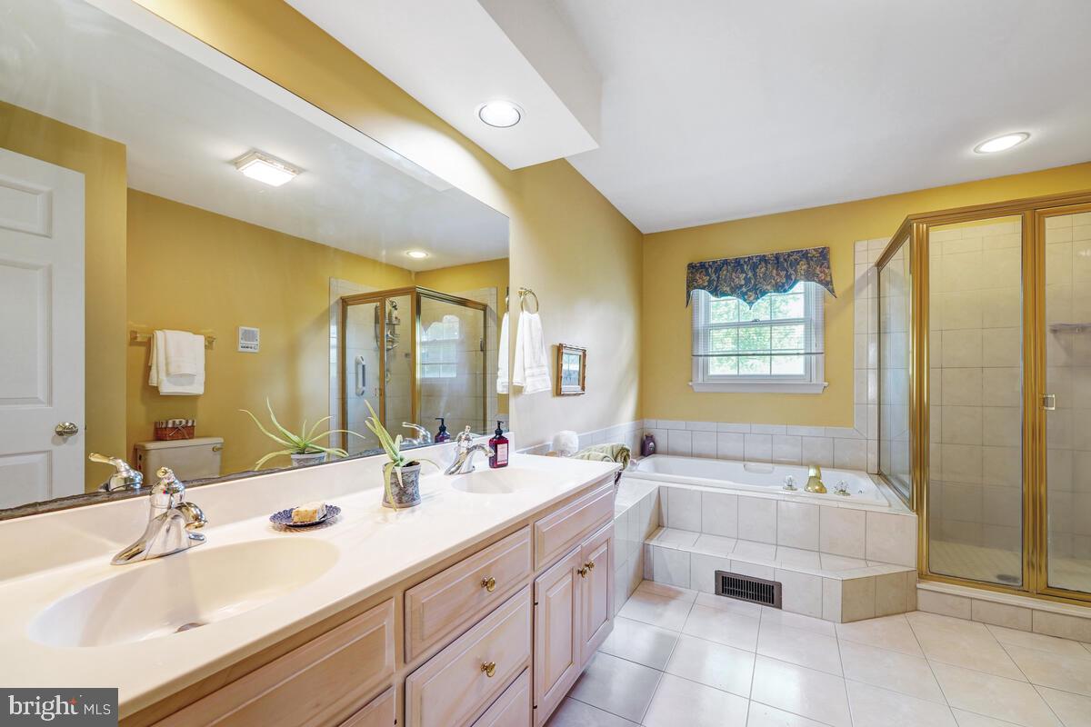 618 Aberdeen Road Kennett Square, PA 19348 - Photo 24 of 36 Primary Bath Soaking Tub, Dbl Sink, Stall Shower