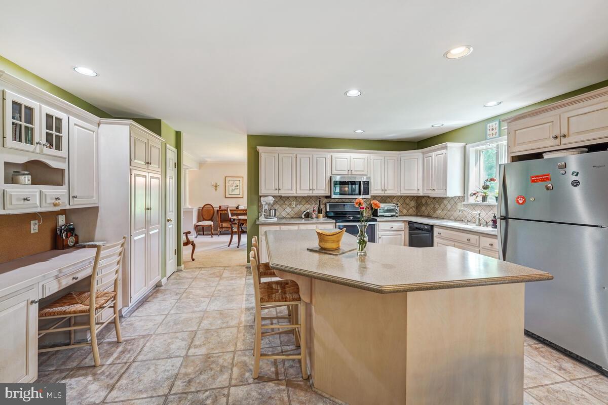 618 Aberdeen Road Kennett Square, PA 19348 - Photo 10 of 36 Large Kitchen Island