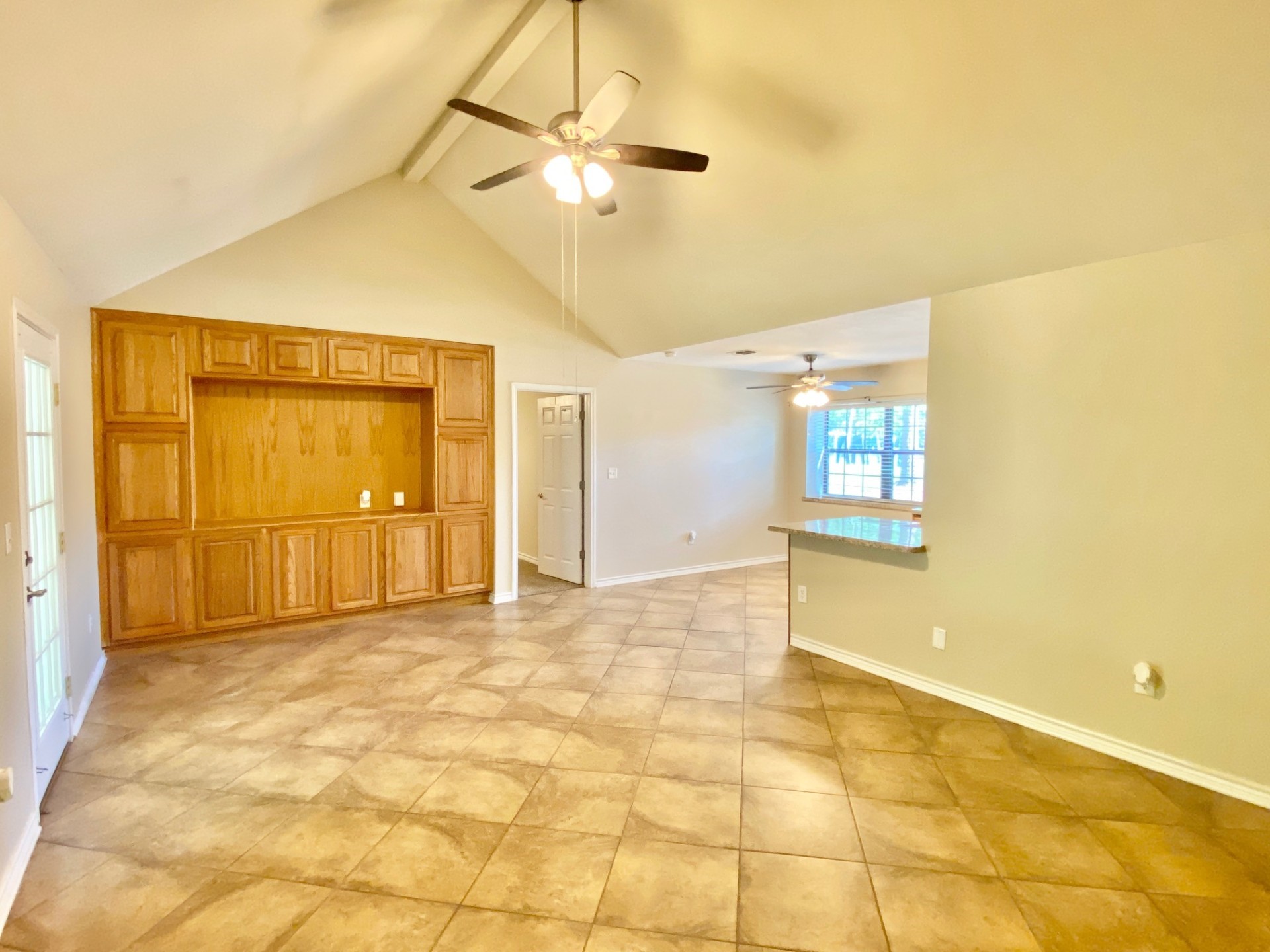 2745 Bethlehem Road Lufkin, TX 75904 - Photo 4 of 14 a view of a livingroom with a chandelier fan