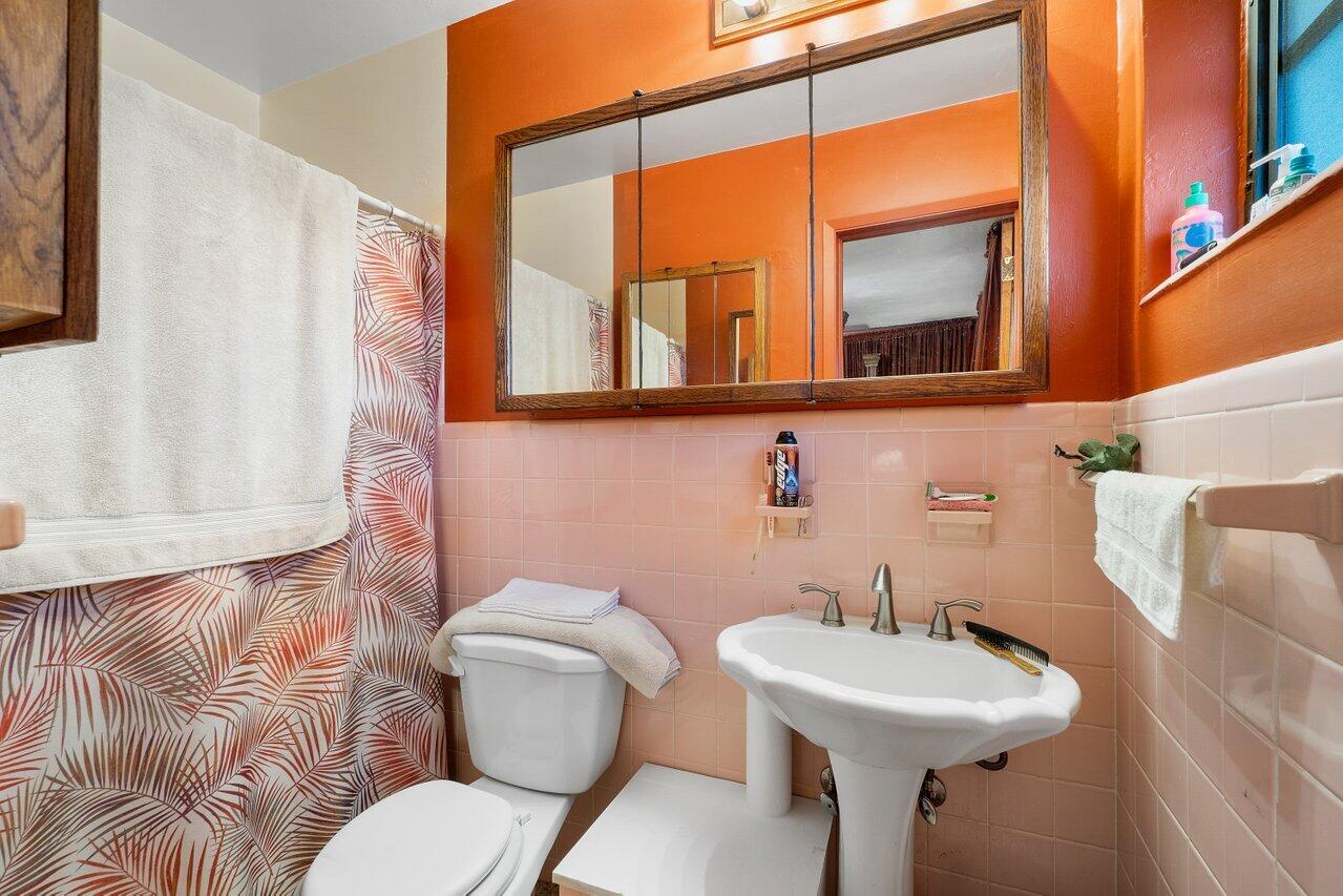 365 Northeast 28th Street Boca Raton, FL 33431 - Photo 15 of 35 Master bath