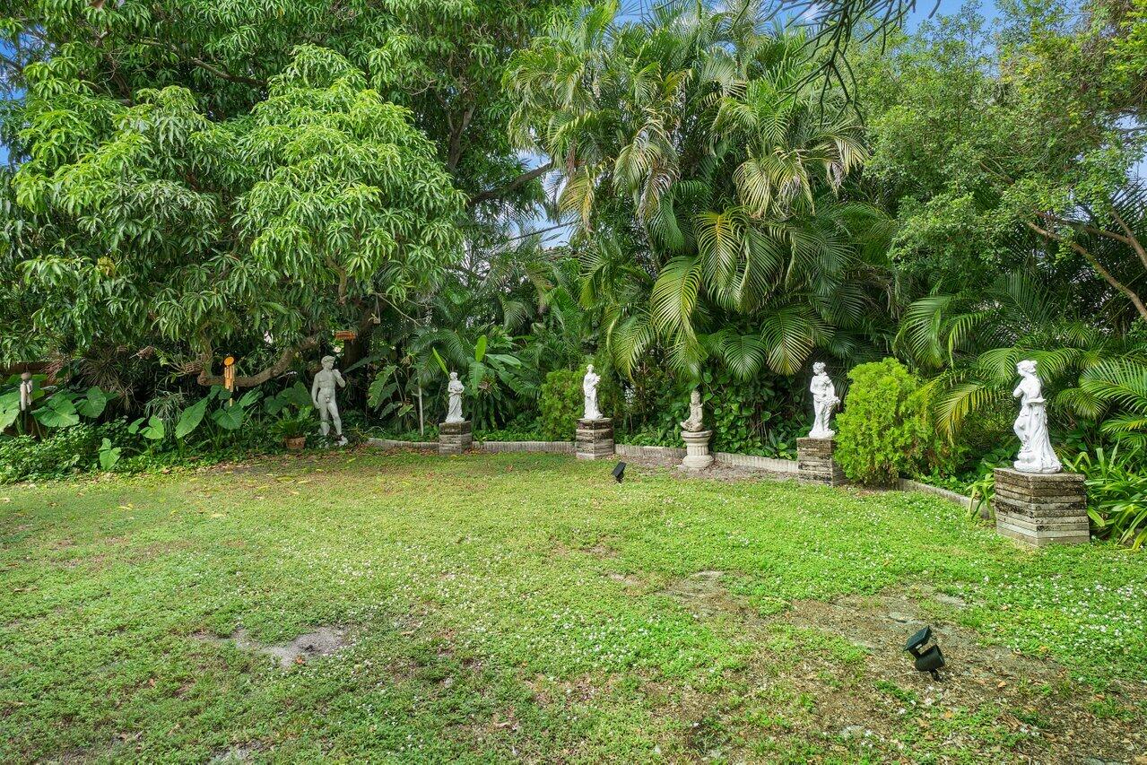 365 Northeast 28th Street Boca Raton, FL 33431 - Photo 26 of 35 Yard
