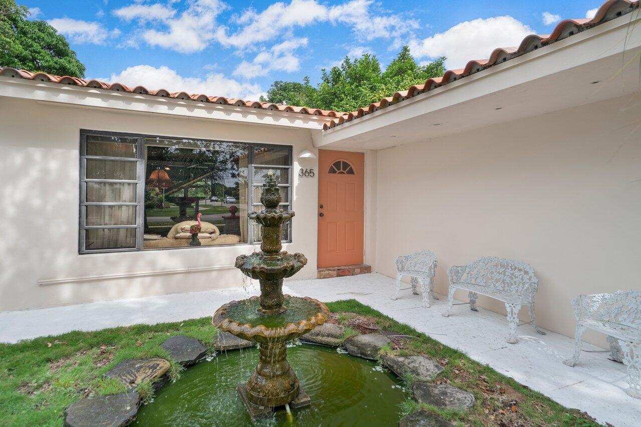 365 Northeast 28th Street Boca Raton, FL 33431 - Photo 3 of 35 Courtyard