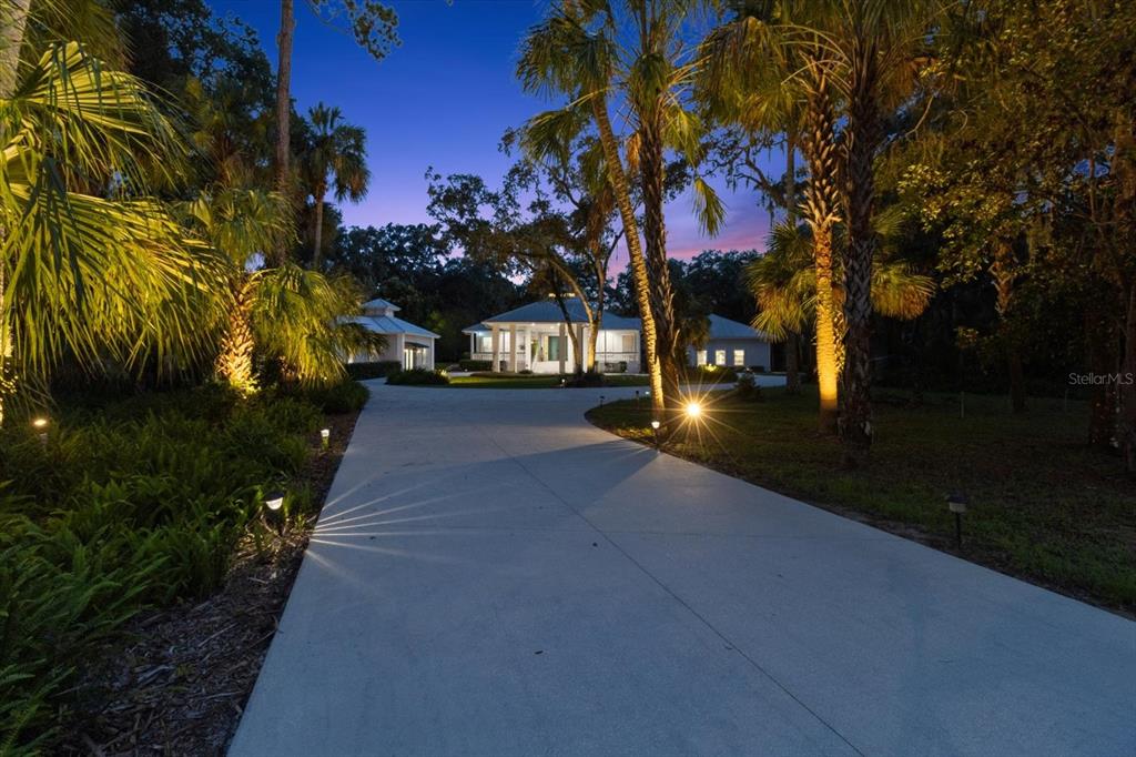20 Captains Cove Road Inglis, FL 34449 - Photo 92 of 94 a view of a street with a building in the background