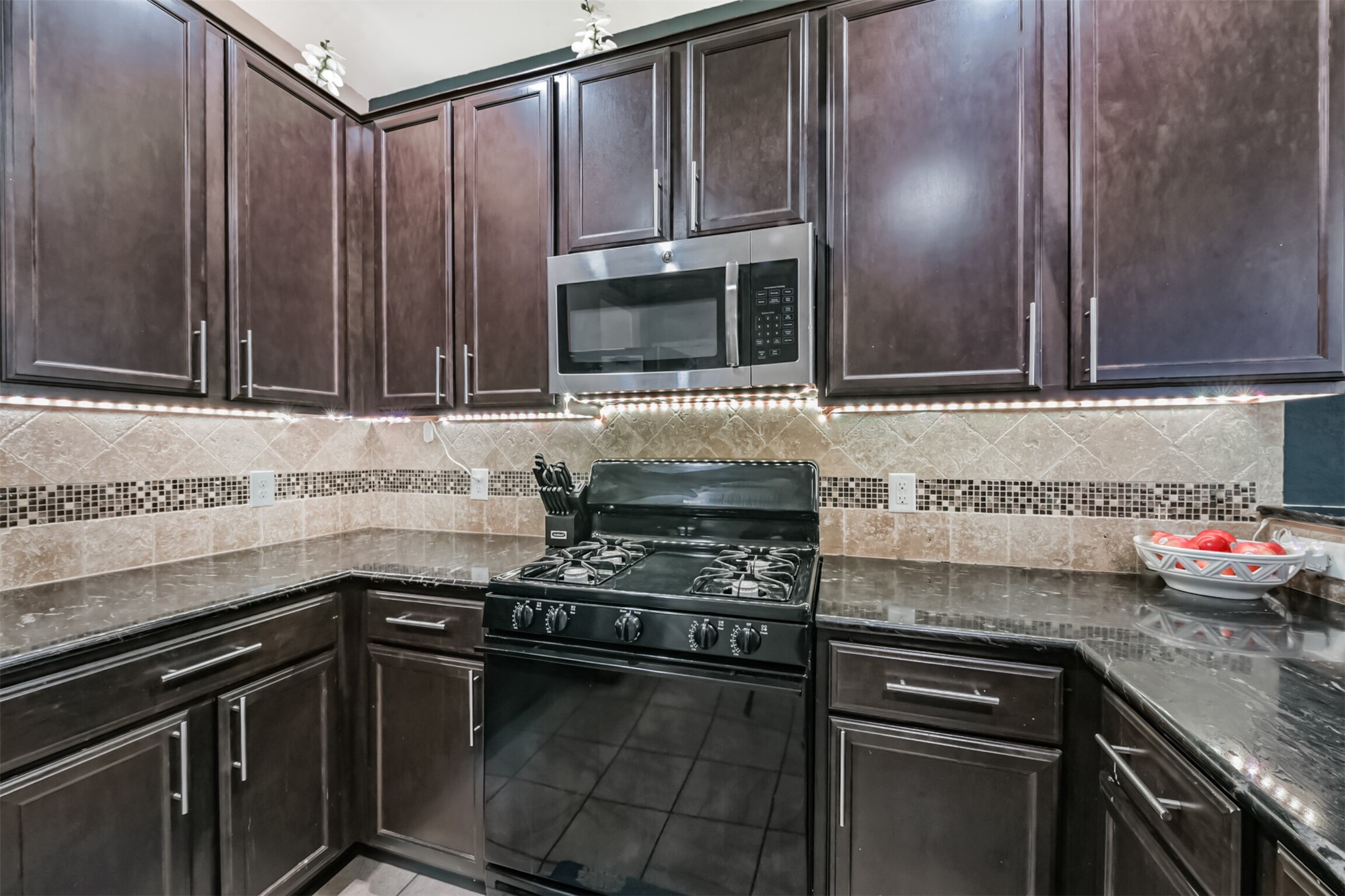 14723 Nickel Plank Road Houston, TX 77049 - Photo 15 of 47 a kitchen with granite countertop a stove and cabinets