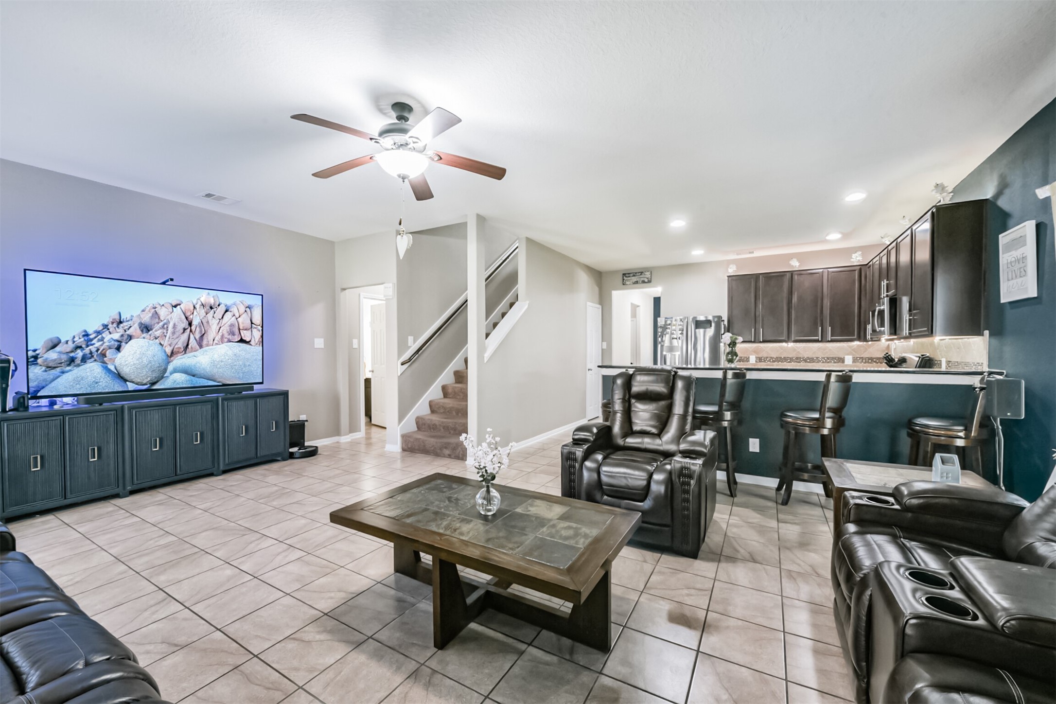 14723 Nickel Plank Road Houston, TX 77049 - Photo 18 of 47 a living room with furniture
