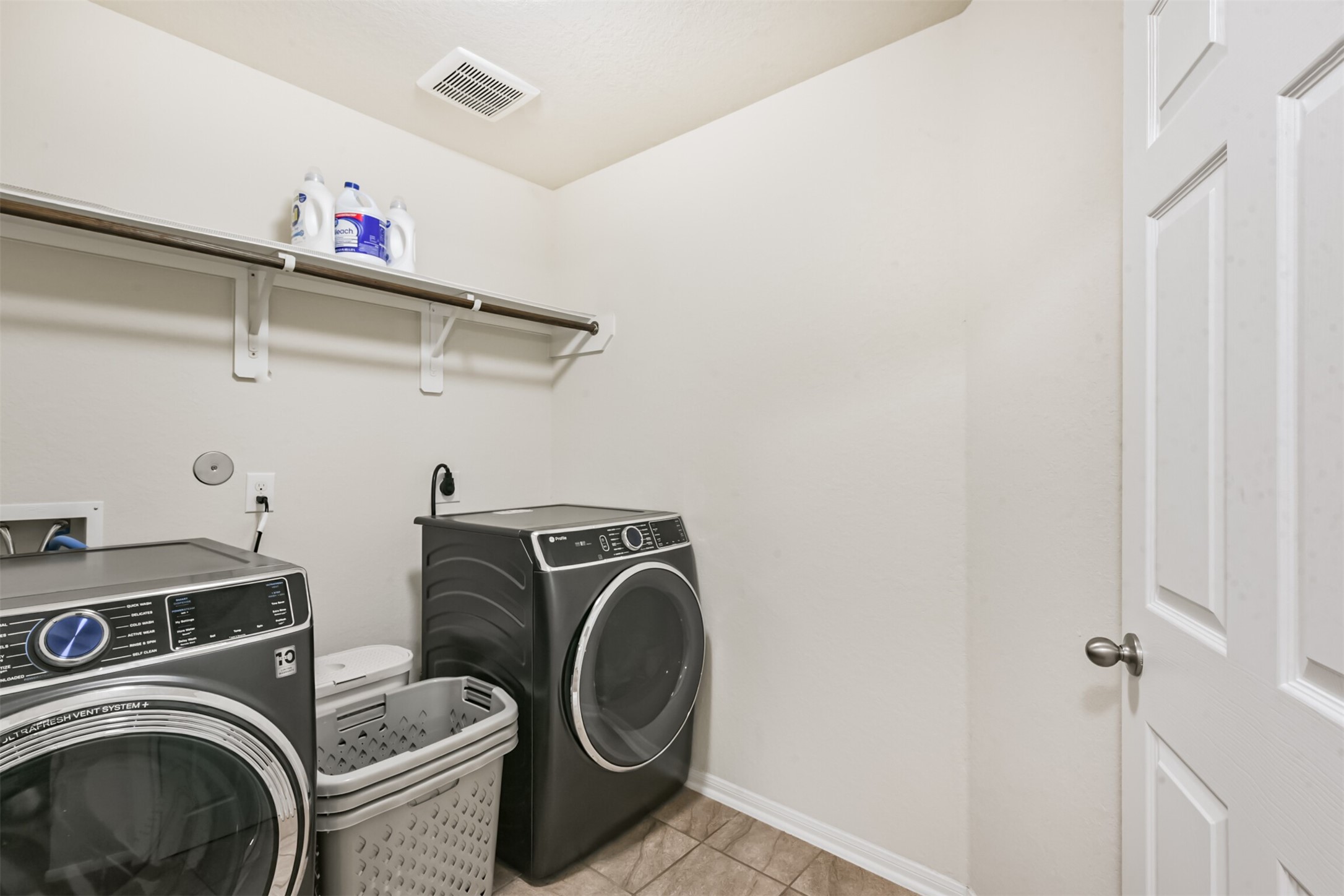 14723 Nickel Plank Road Houston, TX 77049 - Photo 40 of 47 a utility room with dryer and washer