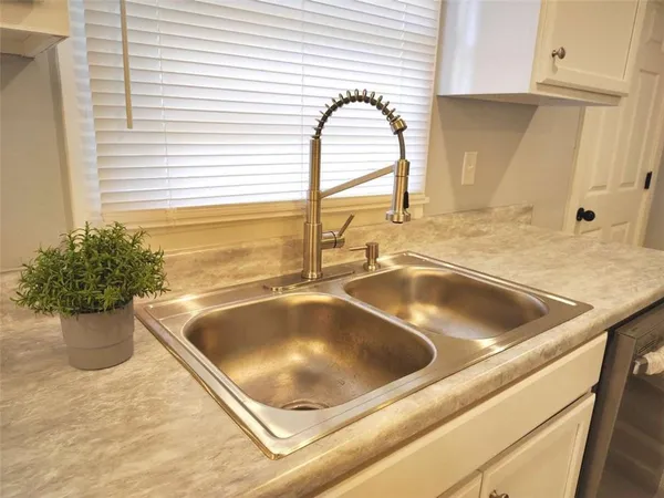 a close view of sink and tap