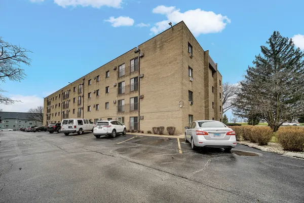 $239,900 | 1133 South Finley Road, Unit 310, Lombard, IL 60148