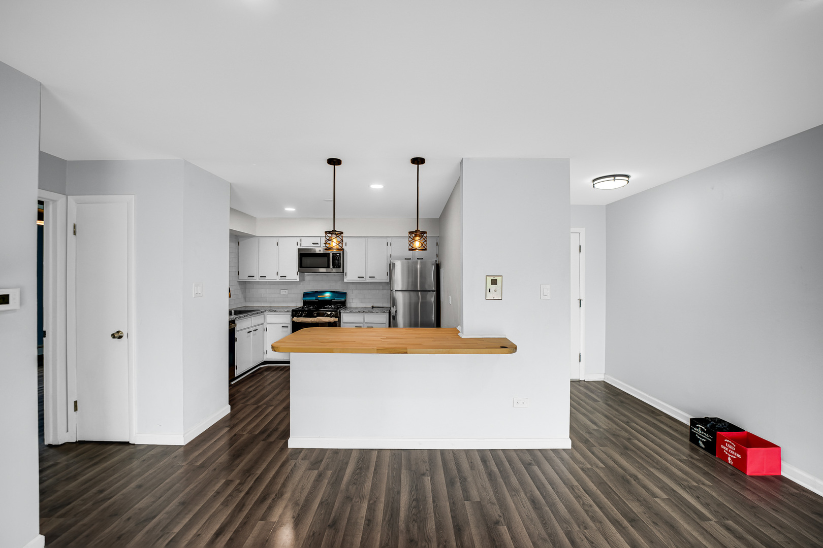 1133 South Finley Road, Unit 310 Lombard, IL 60148 - Photo 11 of 29 a view of kitchen with furniture and refrigerator
