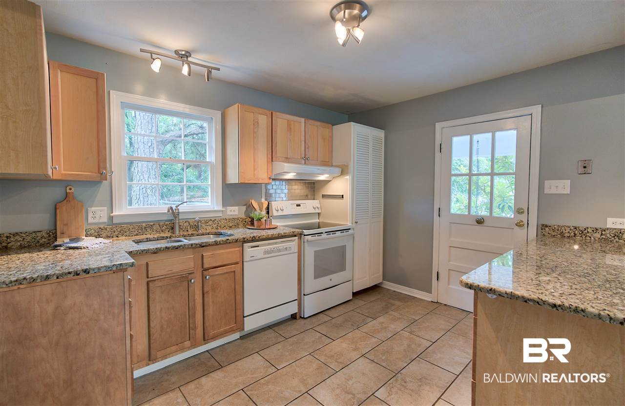2715 Woodland Road Mobile, AL 36693 - Photo 9 of 28 Kitchen