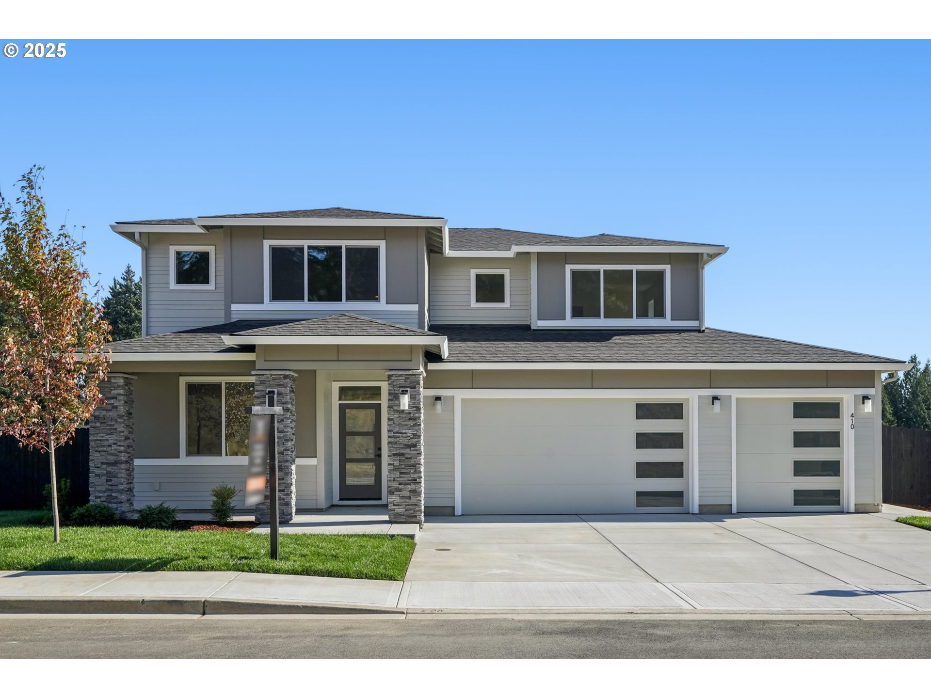 410 West 20th Way La Center, WA 98629 - Photo 3 of 43 a house view with a garden space