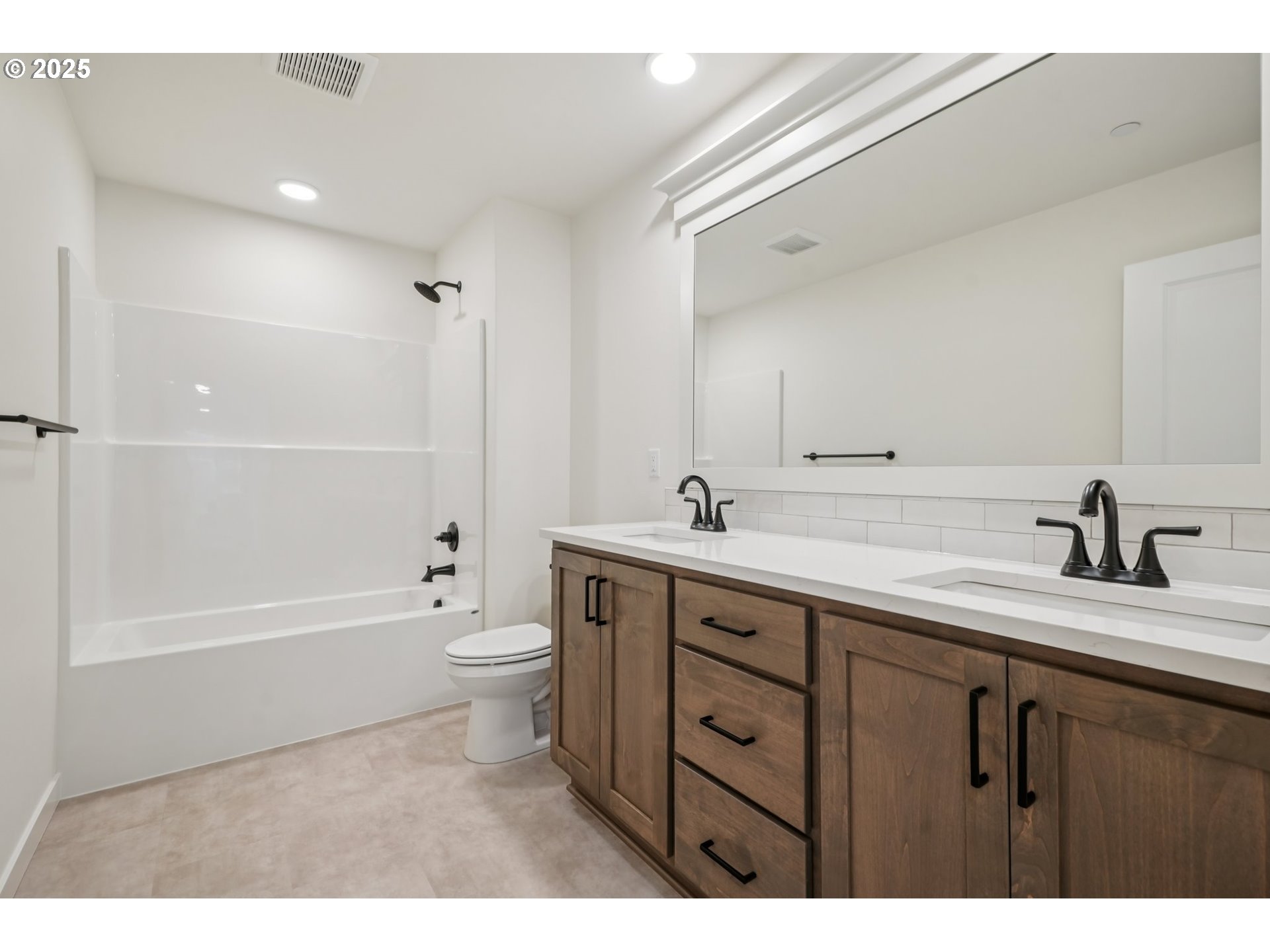 410 West 20th Way La Center, WA 98629 - Photo 34 of 43 a bathroom with a double vanity sink a toilet and a bathtub