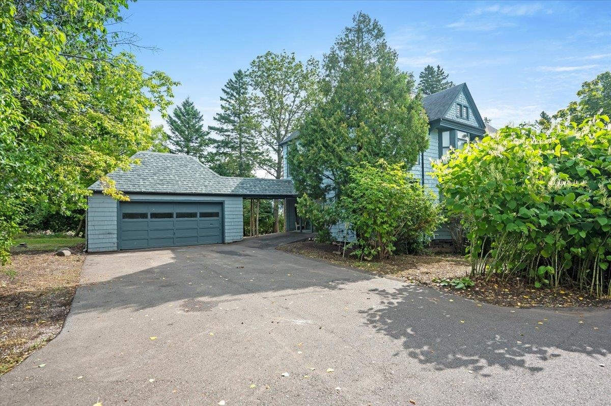 5130 London Road Duluth, MN 55804 - Photo 22 of 45 View of garage