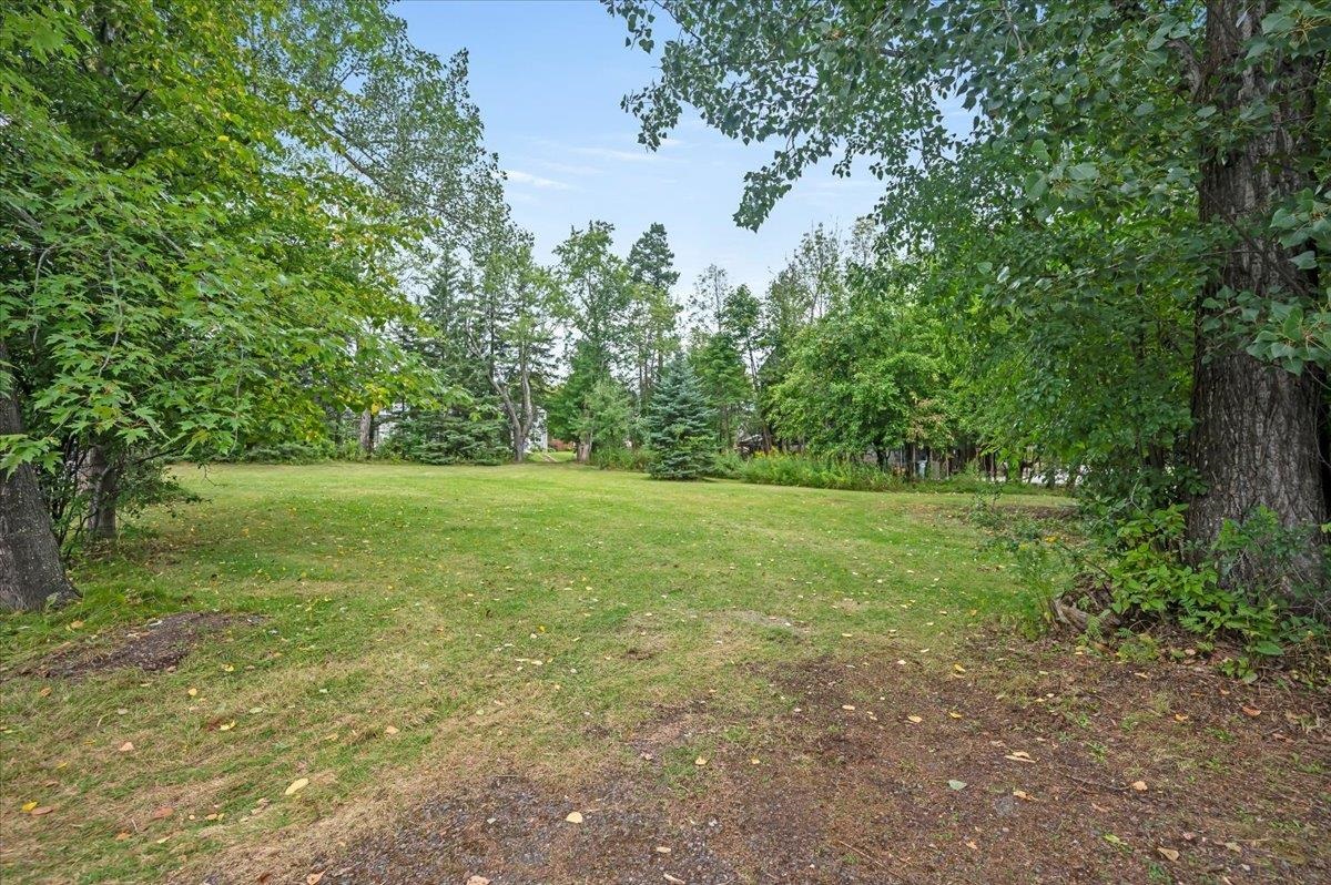 5130 London Road Duluth, MN 55804 - Photo 32 of 45 View of grassy yard