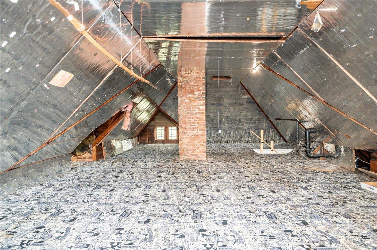 5130 London Road Duluth, MN 55804 - Photo 39 of 45 View of attic