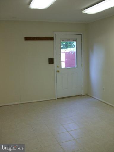 7827 Ontario Road Gainesville, VA 20155 - Photo 11 of 26 rear entrance