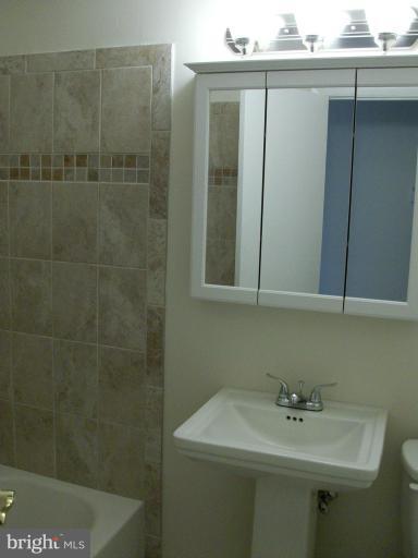 7827 Ontario Road Gainesville, VA 20155 - Photo 19 of 26 Bath