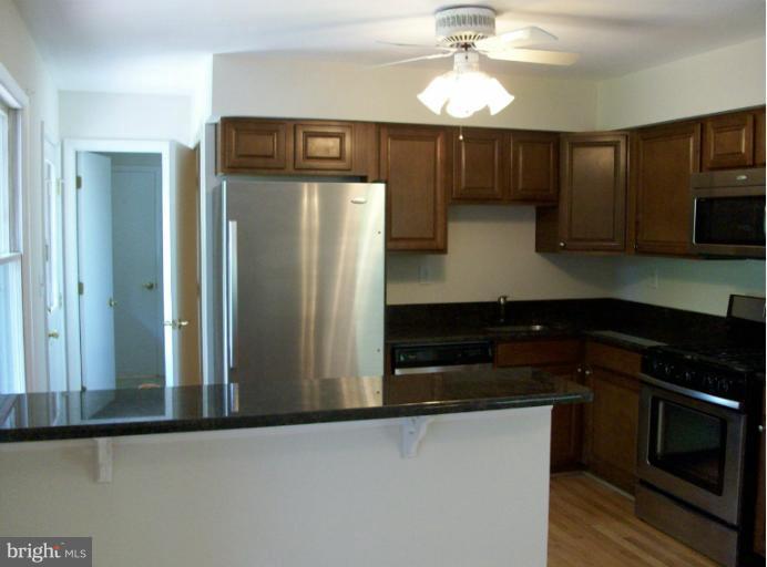 7827 Ontario Road Gainesville, VA 20155 - Photo 5 of 26 Kitchen