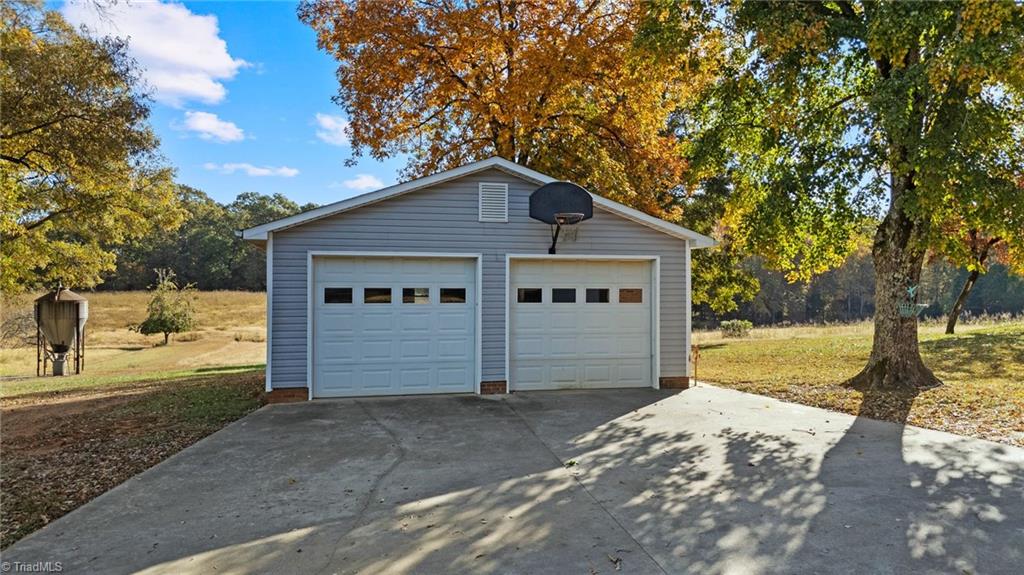 1723 Shiptontown Road Lexington, NC 27292 - Photo 5 of 49 Gallery Image 5