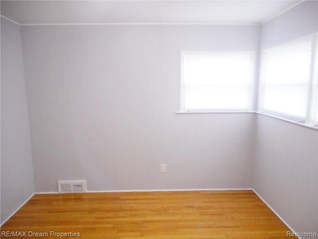 2958 Greenfield Road Berkley, MI 48072 - Photo 11 of 33 02.jpg