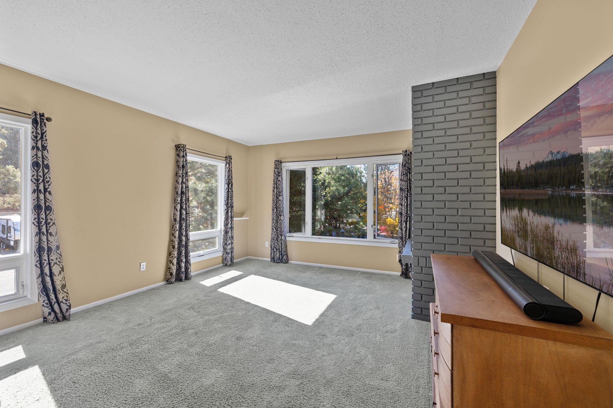 1570 Southeast Virginia Road Bend, OR 97702 - Photo 19 of 69 living room off the great room