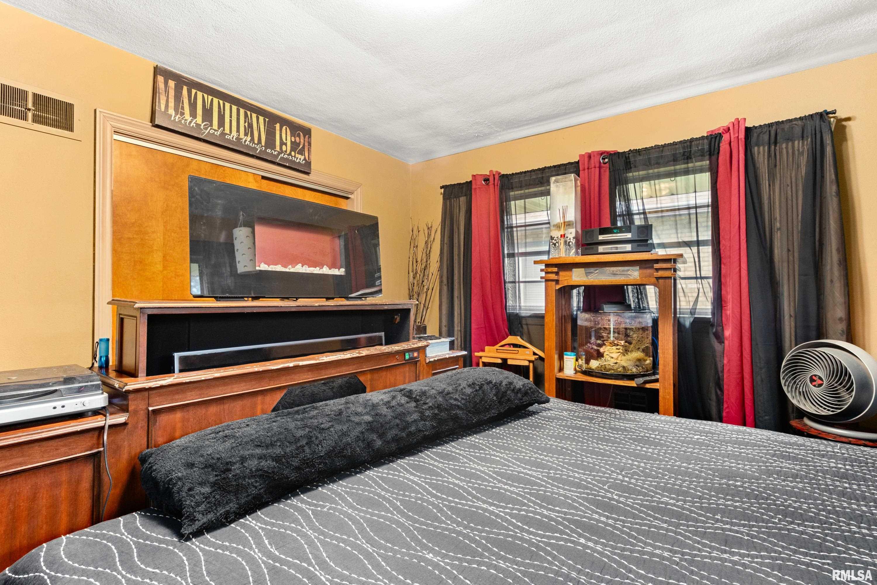 2907 North Sheridan Road Peoria, IL 61604 - Photo 16 of 29