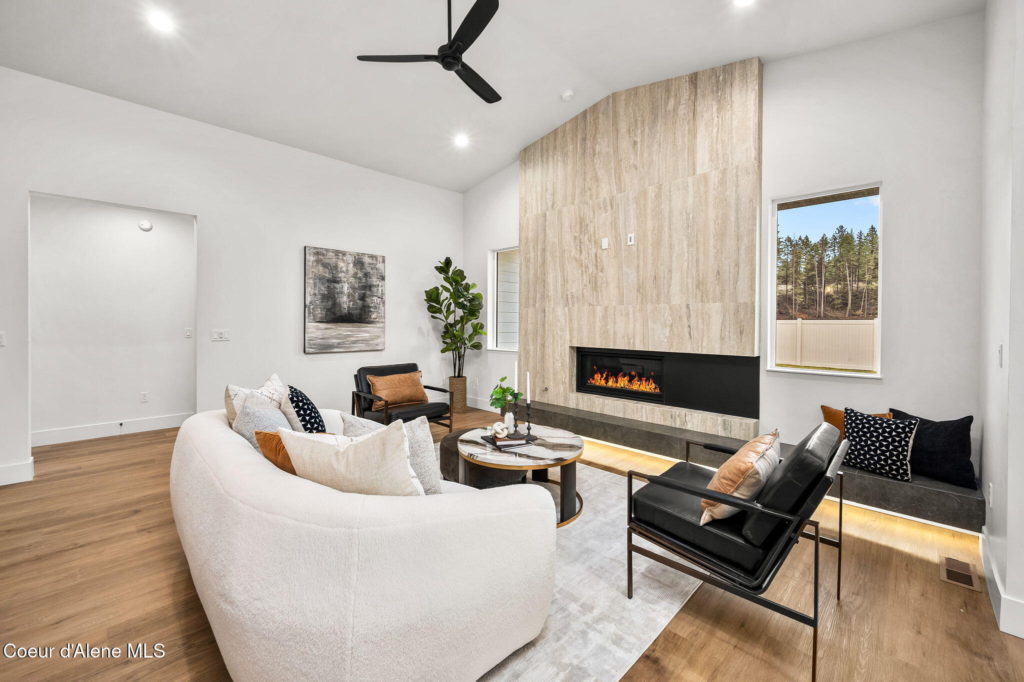 952 East Steeple Chase Road Hayden, ID 83835 - Photo 15 of 34 Living room