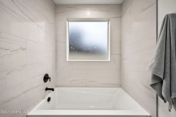 $1,070,000 | 952 East Steeple Chase Road, Hayden, ID 83835