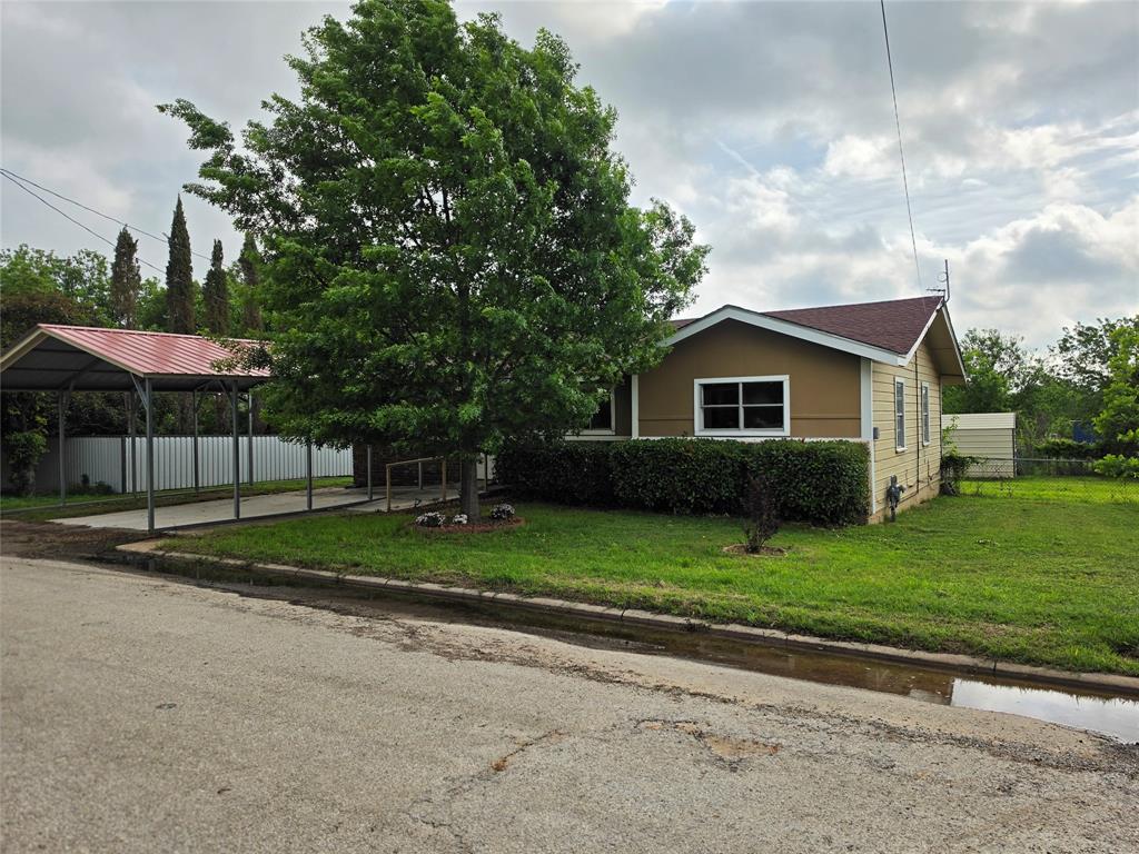 509 Starkey Street Bangs, TX 76823 - Photo 3 of 19