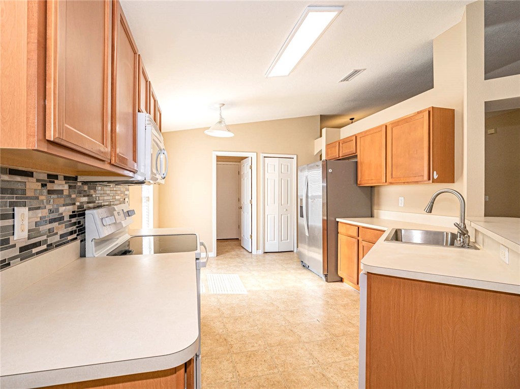 1130 West 13th Square Vero Beach, FL 32960 - Photo 8 of 32