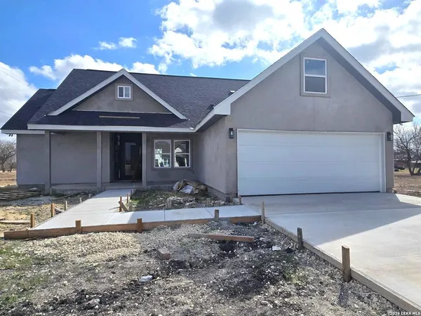 $368,900 | 123 Ranchero, Natalia, TX 78059