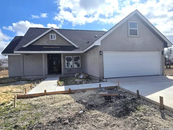 $368,900 | 123 Ranchero, Natalia, TX 78059