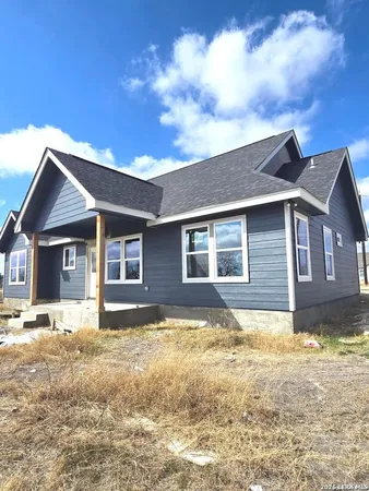 $368,900 | 123 Ranchero, Natalia, TX 78059