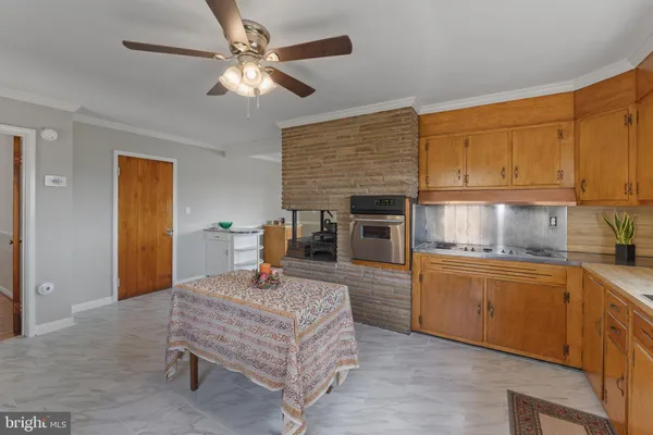 a view of an entryway with table