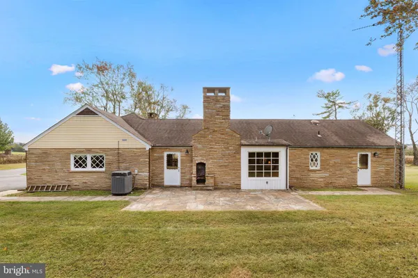 a view of a house with a big yard