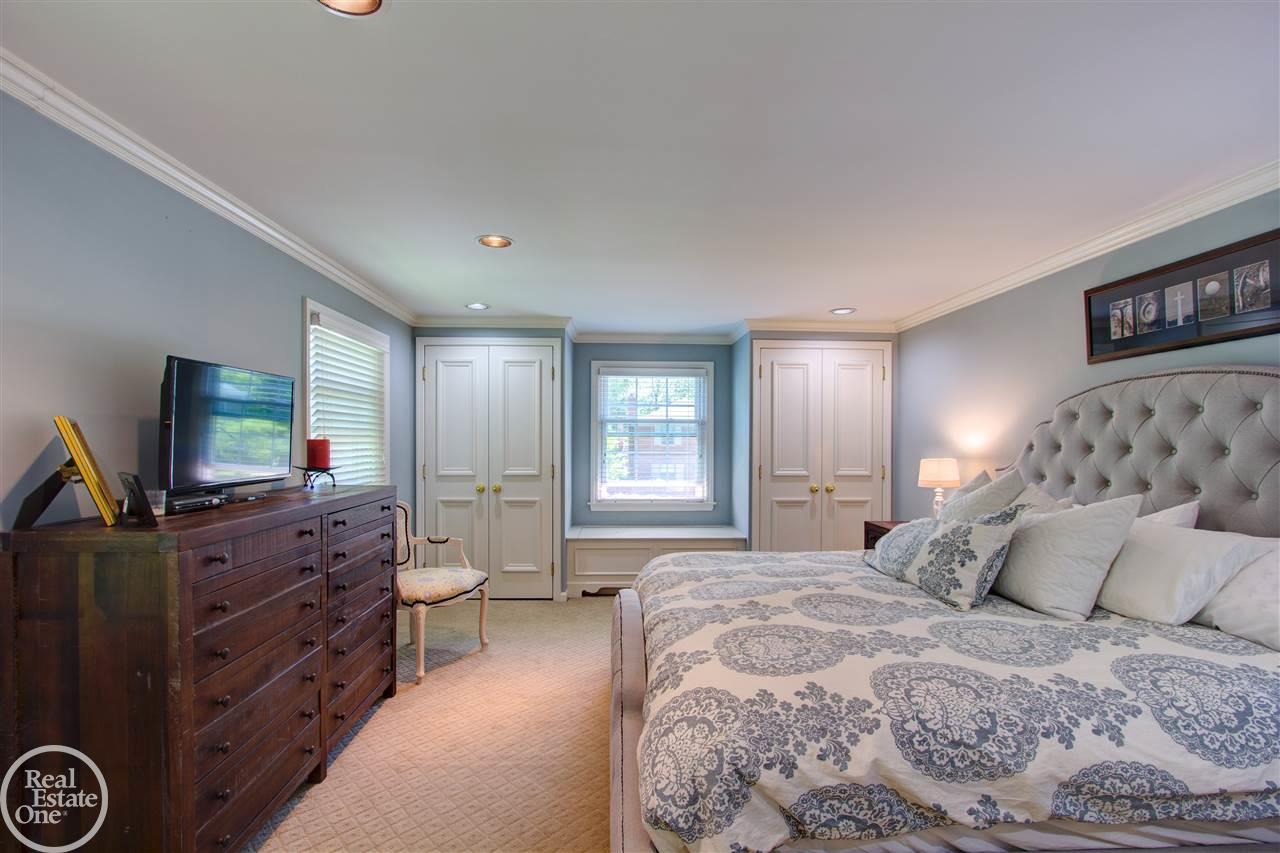 1130 South Oxford Road Grosse Pointe Woods, MI 48236 - Photo 12 of 48