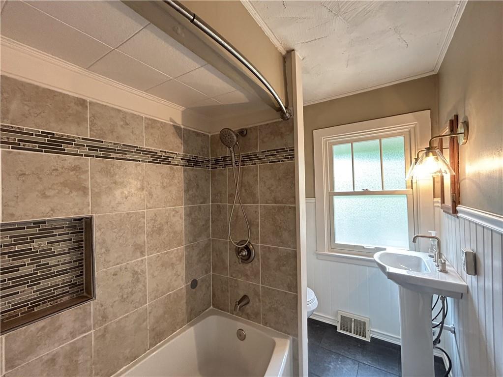 508 Woodside Road Pittsburgh, PA 15221 - Photo 13 of 29