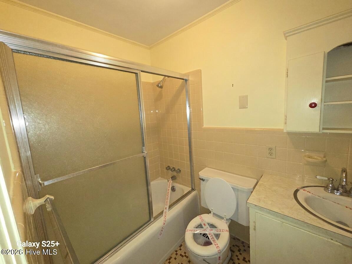 111 Fairlane Road Greenville, NC 27834 - Photo 17 of 27 Bathroom 1 off bedroom